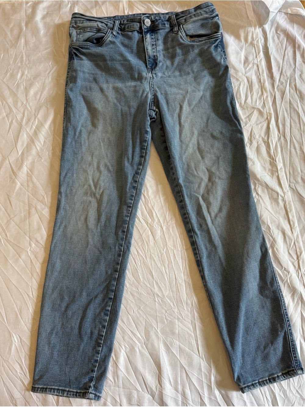 Kut from the Kloth Straight Leg Jeans in Faded Blue